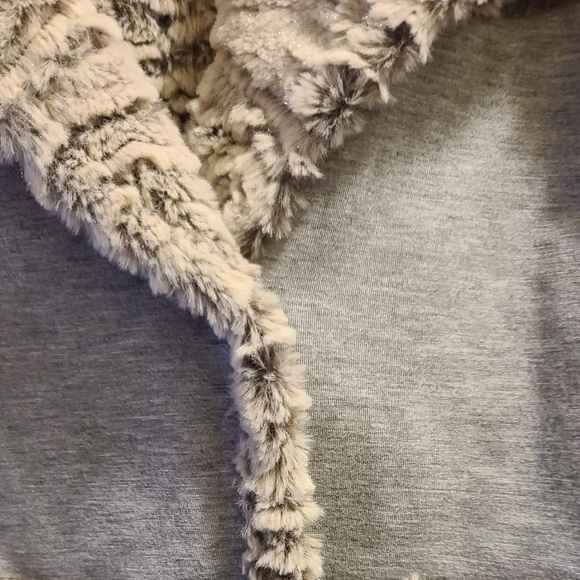 2/$35 Linea Domani warm vest / top - Picture 6 of 14